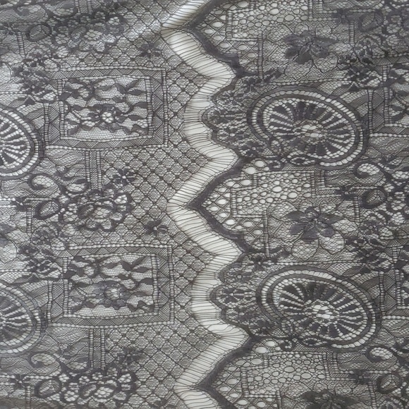 Lace dress - Picture 2 of 4